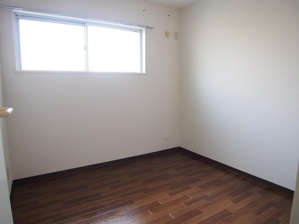 Other room space. Western-style bedroom or children's room facing! !  There is also a closet!