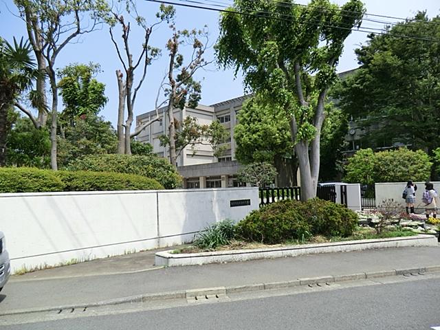 Junior high school. 458m until the Fujisawa Municipal Oshimizu junior high school