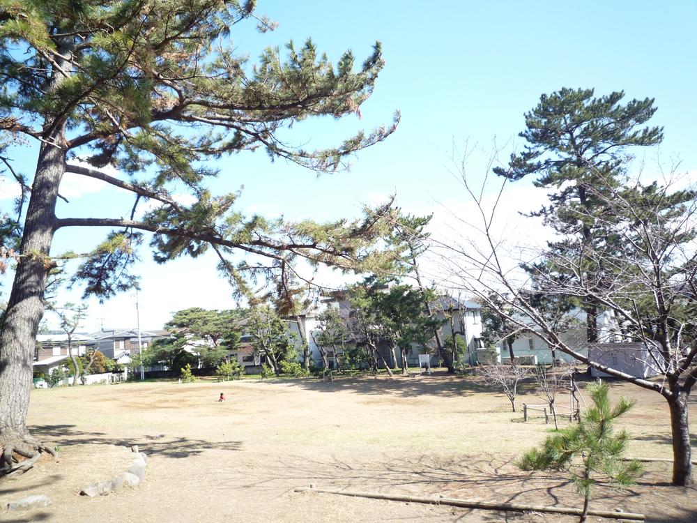 park. 630m until Kugenumamatsugaoka park