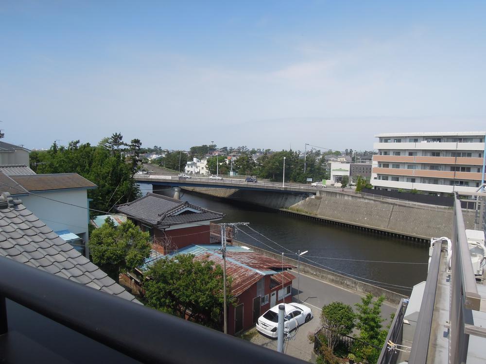 View photos from the dwelling unit. View from the site (June 2012) shooting