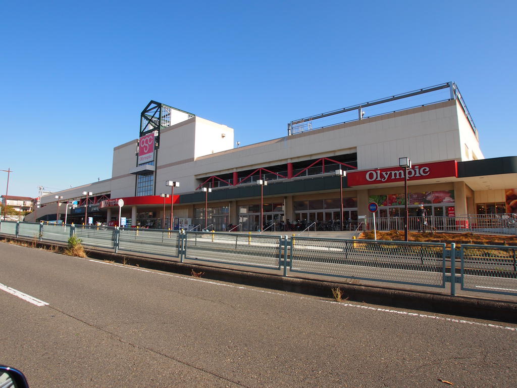 Supermarket. Olympic hypermarket Fujisawa store up to (super) 272m