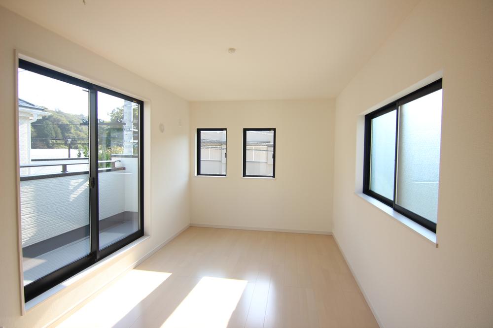 Other introspection. 4 Building: bright master bedroom ○ 3 face lighting master bedroom