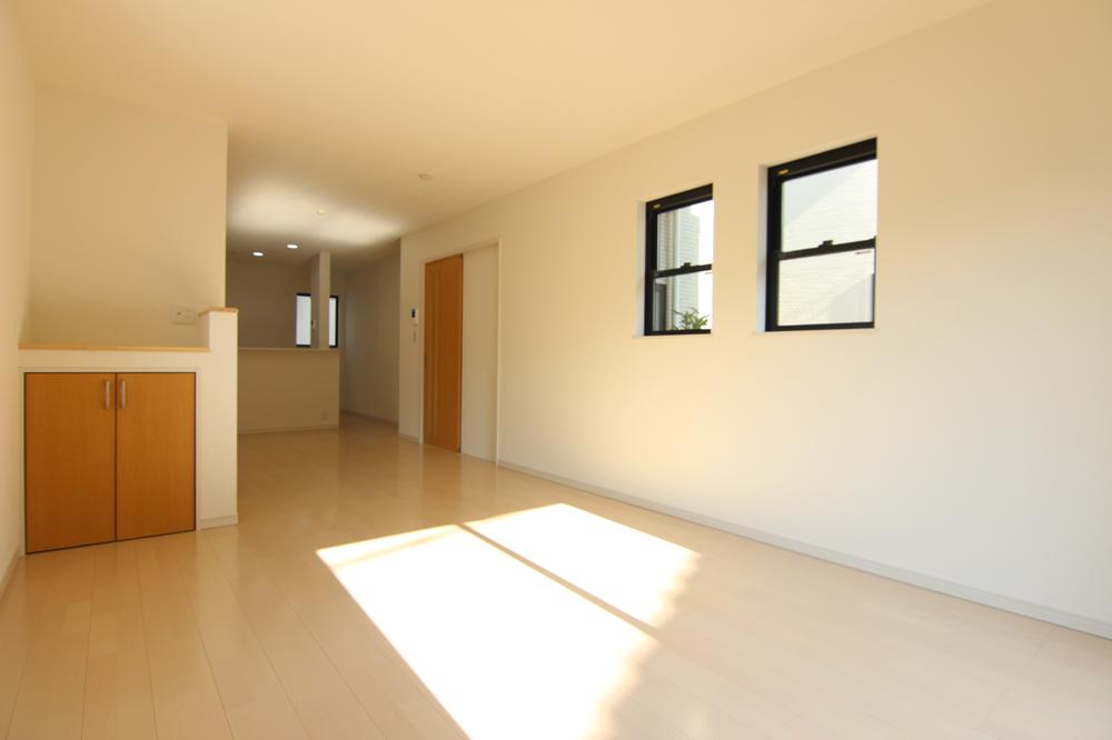 Living. 4 Building: Living ○ 19.5 Pledge large living room