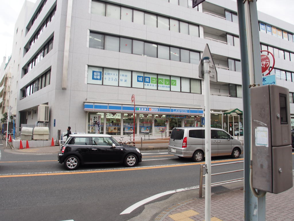 Convenience store. 314m until Lawson Fujisawa Kugenumahigashi store (convenience store)