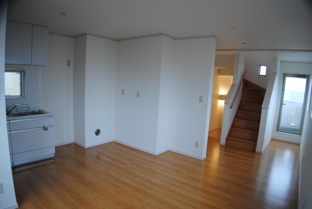 Living. Local (12 May 2013) Shooting