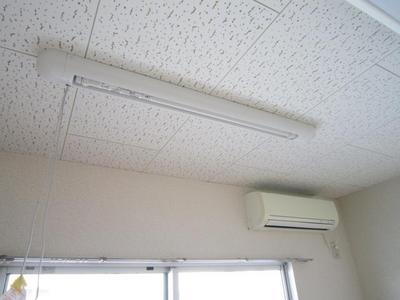 Other. Established a new indoor clothes ・ Air conditioning is Installed. (Of 302 in Room photo)