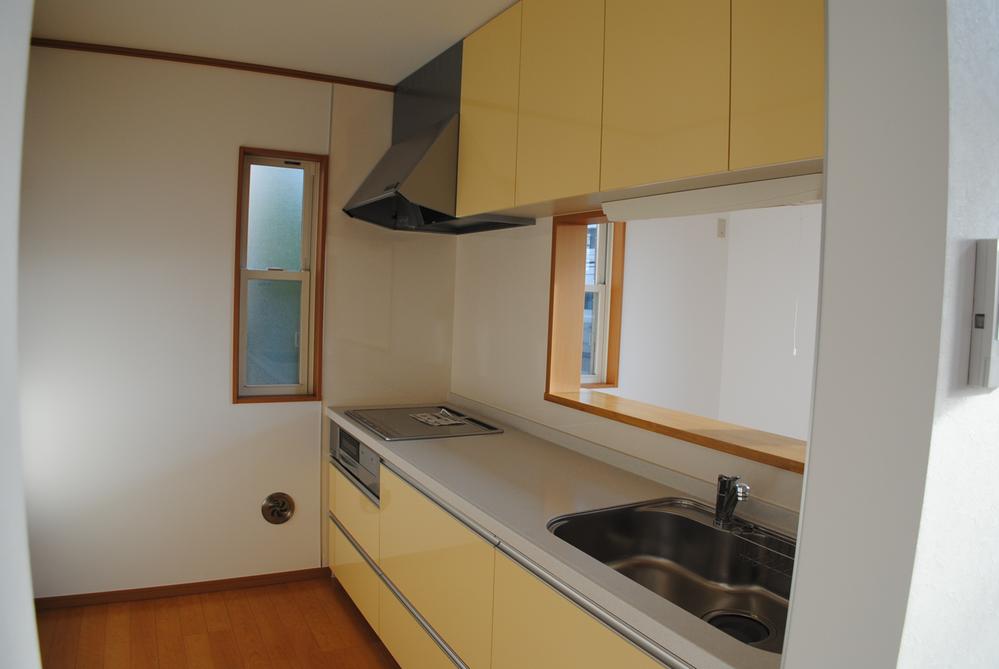 Kitchen. Indoor (11 May 2012) shooting