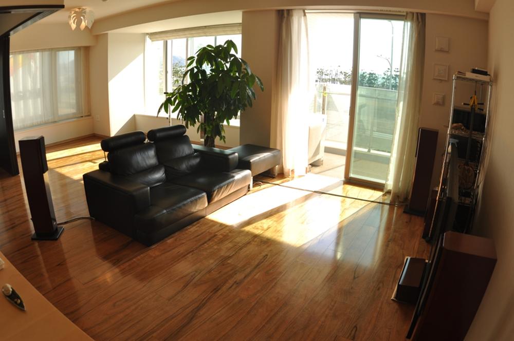 Living. Indoor (April 2012) shooting ※ Furniture and fixtures are not included in the sale price.