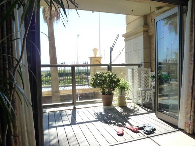 Balcony. Local (September 2013) Shooting ※ Display of furniture and fixtures are not included in the sale price.