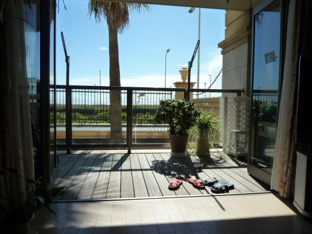 Balcony. Local (September 2013) Shooting ※ Display of furniture and fixtures are not included in the sale price.