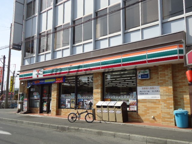 Convenience store. Seven-Eleven Kugenumashinmei store up (convenience store) 512m