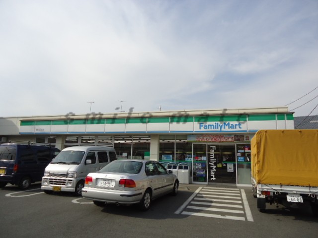 Convenience store. FamilyMart Hatori Chome store up (convenience store) 723m