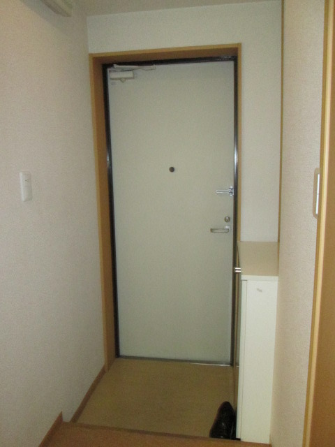 Entrance. Daiwa House construction! auto lock