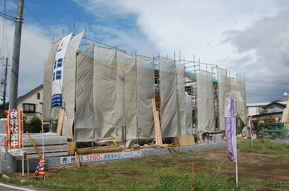 Local photos, including front road. Local (11 May 2013) Shooting