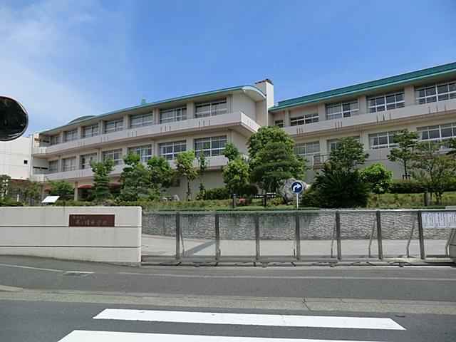 Junior high school. 232m to Fujisawa Tatsufujike Oka junior high school