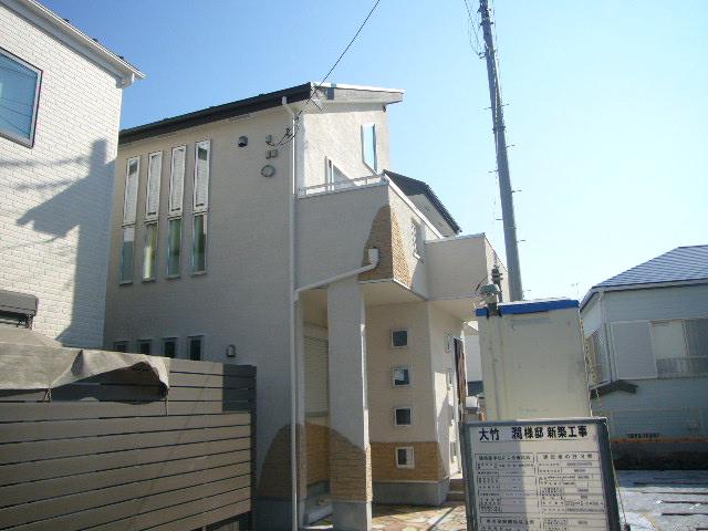 Local photos, including front road. Local (11 May 2013) Shooting