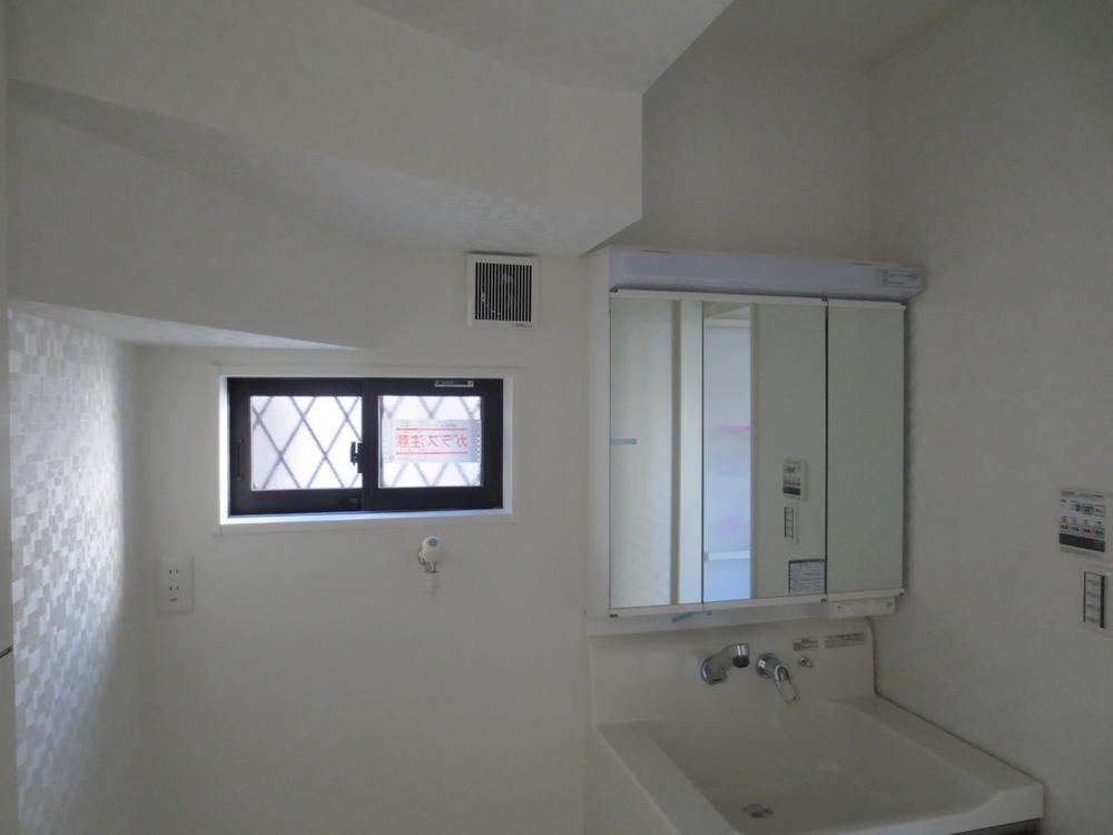 Bathroom. Refreshing colors and bathrooms ☆