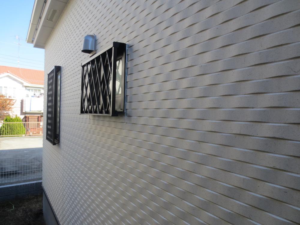 Local appearance photo. View by the outer wall and ☆