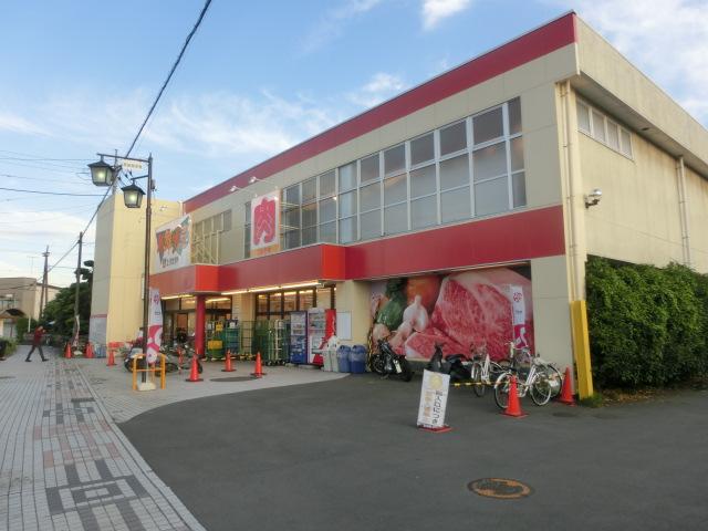 Supermarket. 2000m to Sotetsu Rosen Co., Ltd. Yoda shop