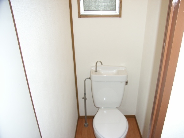 Toilet. Is a toilet with a clean feeling in the space in which the white-toned. 