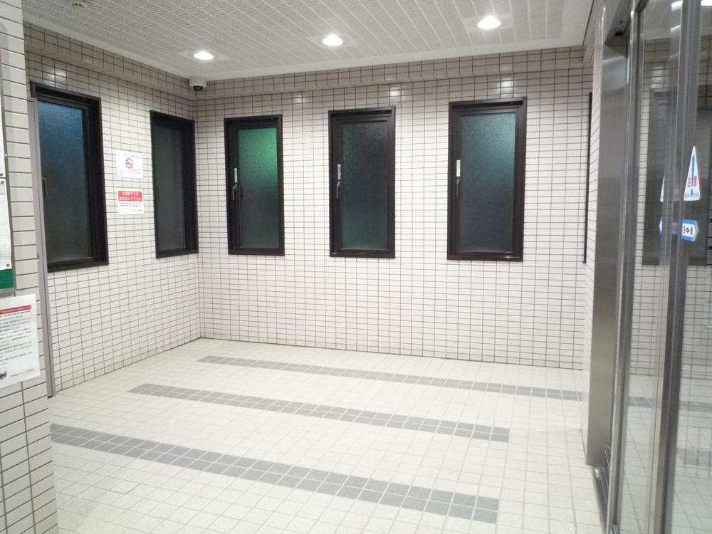 lobby. In the Entrance Hall (2013 October shooting)