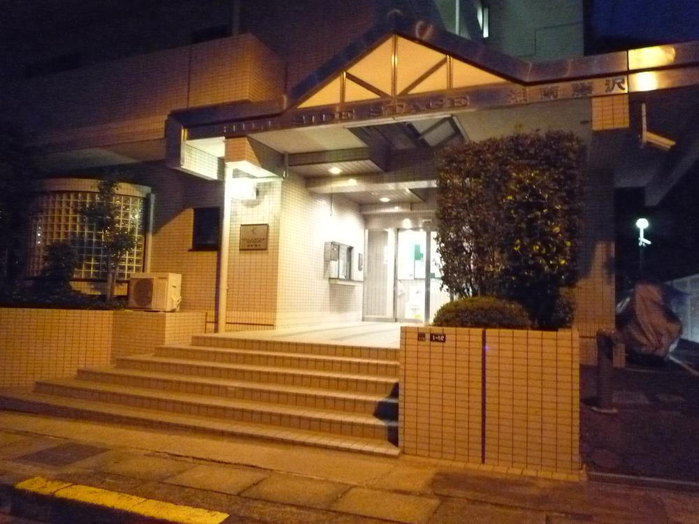 Entrance. Entrance before the state (2013 October shooting)