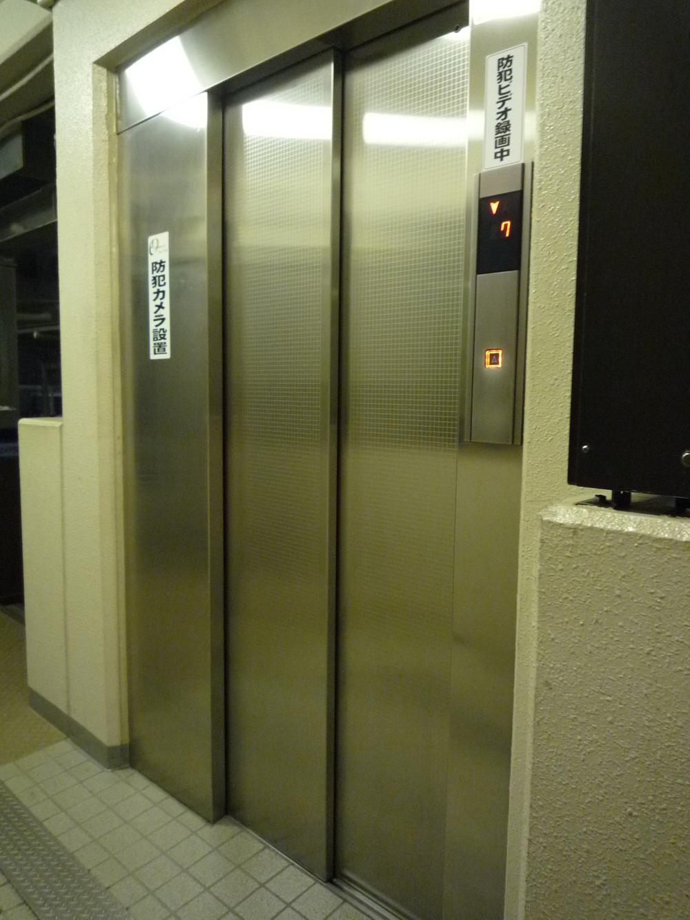 Other common areas. Elevator (2013 October shooting)