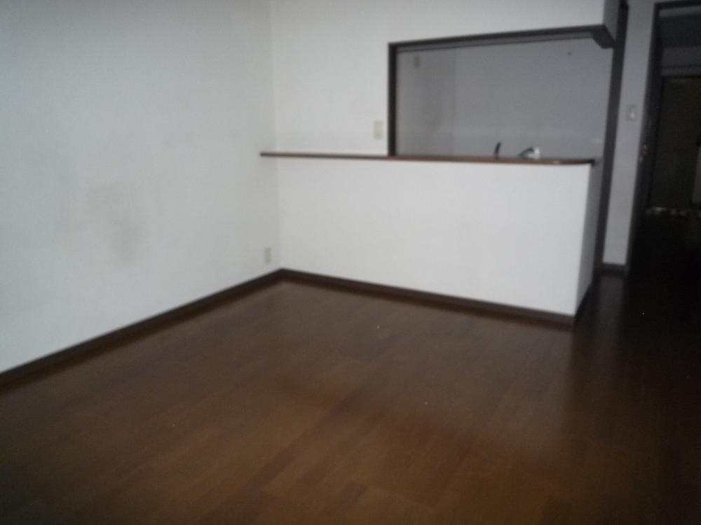 Living. You can visit according to your convenience per vacancy currently (2013 October shooting)