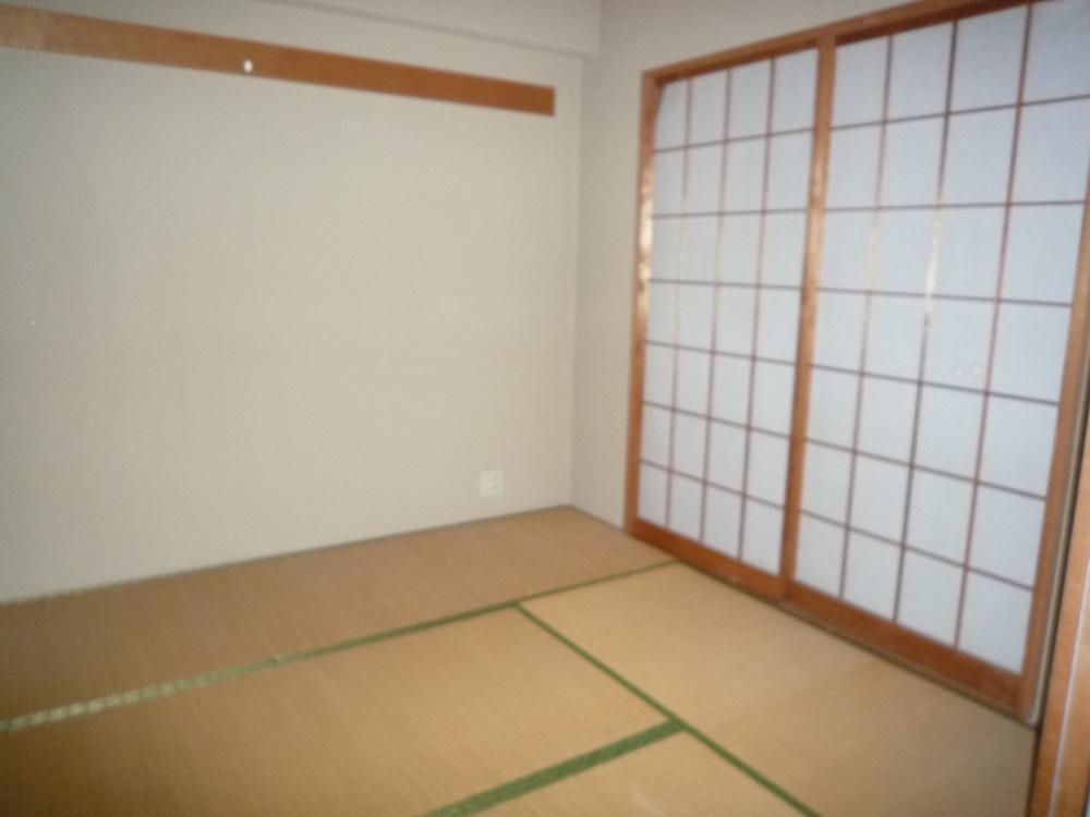 Non-living room. State of the Japanese-style room (2013 October shooting)