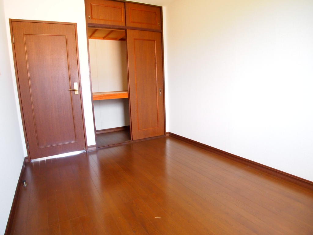 Other room space. Housed in 2F Western-style (left) is located between 1! !