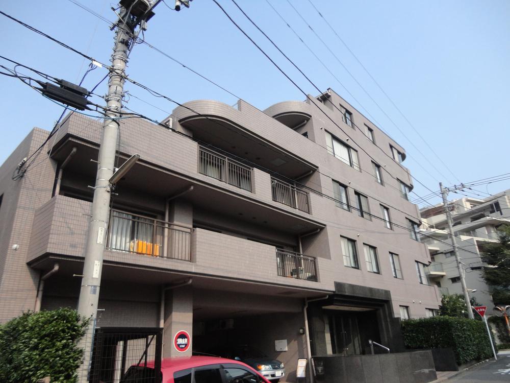 Local appearance photo. Local (August 2013) This is the apartment of the design feel the attentive there is shooting barrier-free entrance.