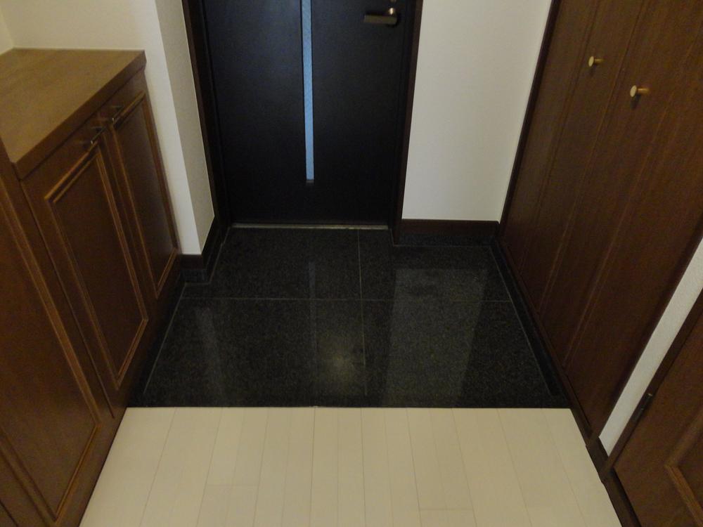 Entrance. Local (August 2013) Shooting