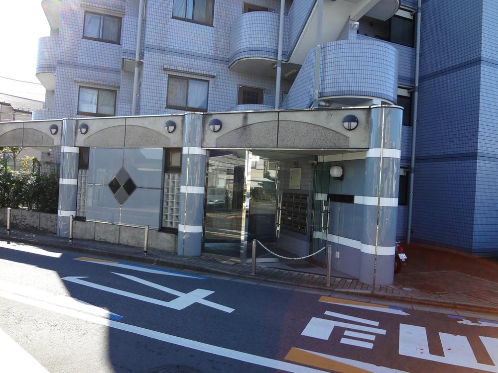 Entrance. Common areas