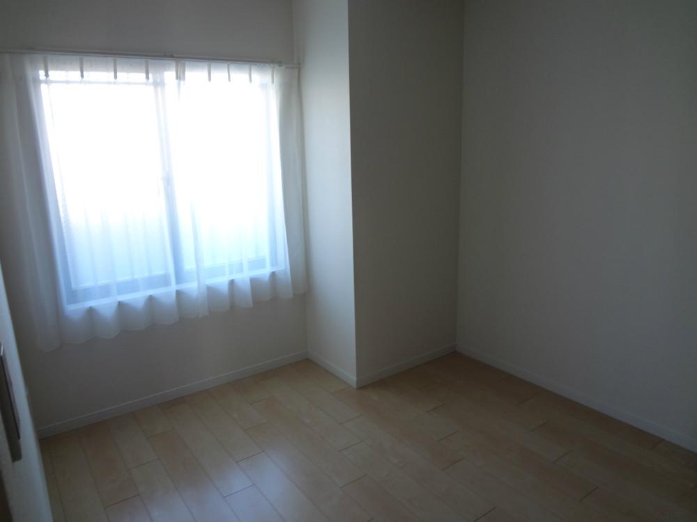 Non-living room. Indoor (11 May 2013) Shooting