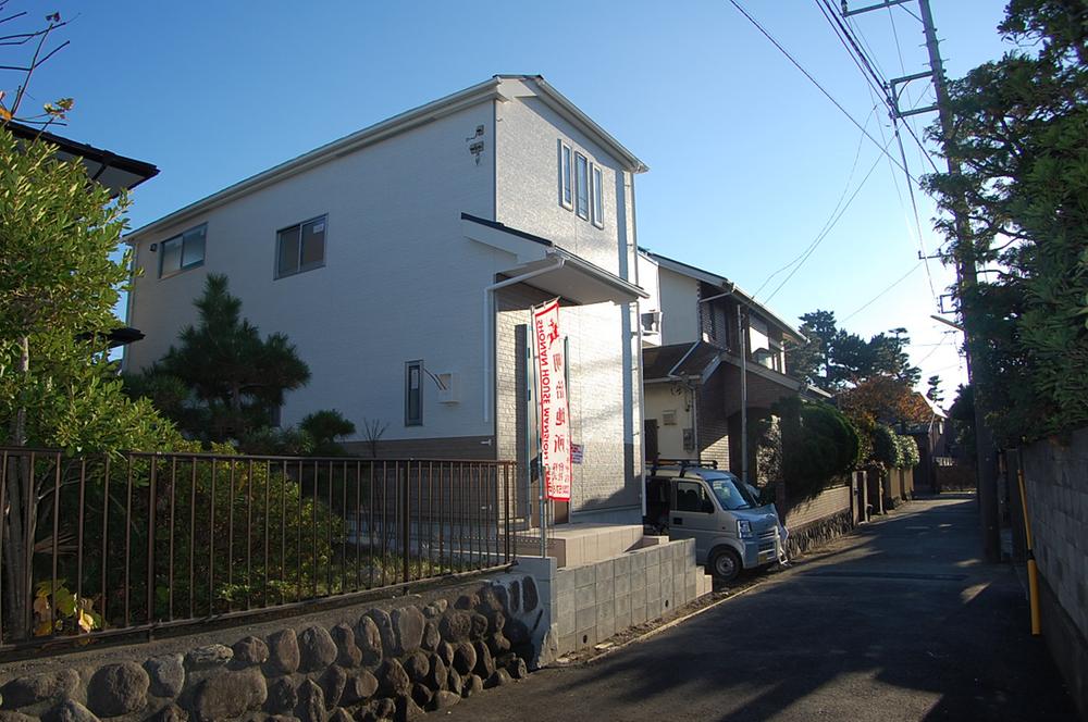 Local photos, including front road. Local (11 May 2013) Shooting