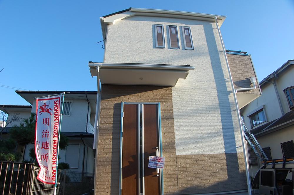 Local appearance photo. Local (11 May 2013) Shooting