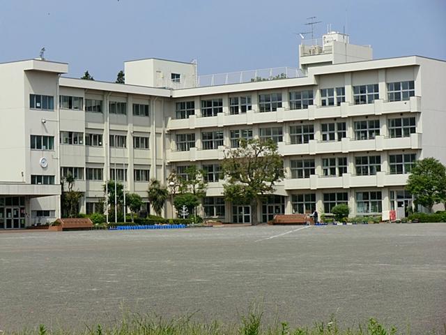 Primary school. 854m until Ayase City Tsuchidana Elementary School