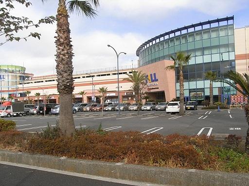 Shopping centre. "Shonan Mall Fill" from local 700m of