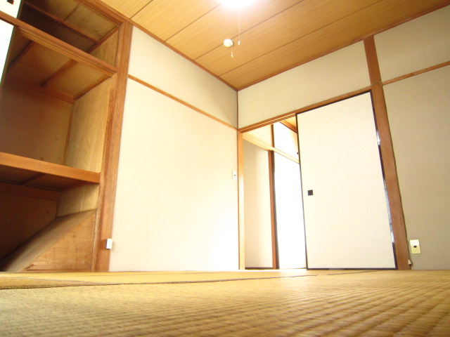 Other room space. Tatami exchange before