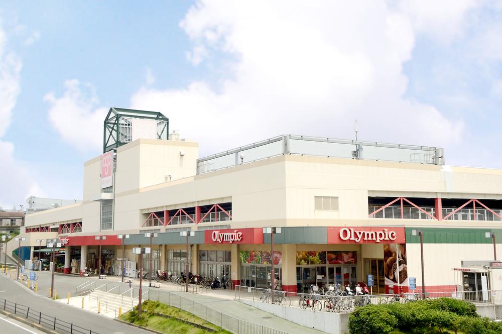 Supermarket. Olympic hypermarket 300m to Fujisawa shop