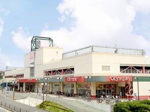 Daily necessities is abundantly aligned Olympic hypermarket Fujisawa store (about 300m ・ 4-minute walk)