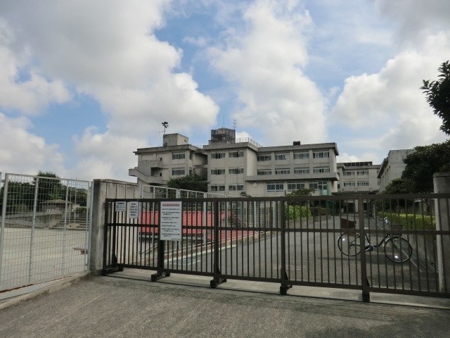 Primary school. Koito to elementary school (elementary school) 950m