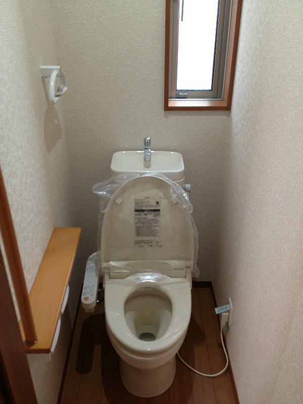 Toilet. There is a window in the toilet, Ventilation good!