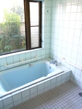 Bathroom. Local (11 May 2013) Shooting