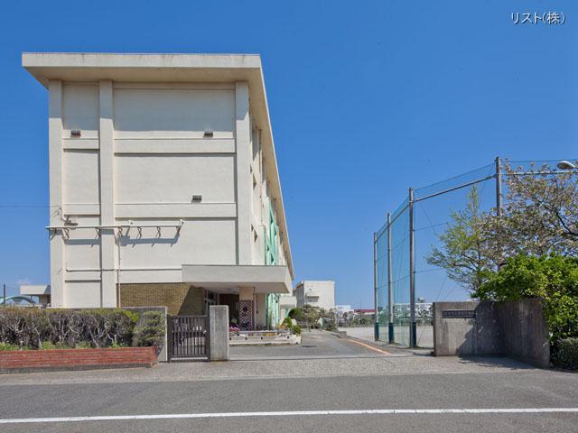 Junior high school. 990m Fujisawa Municipal Takahama Junior High School until the Fujisawa Municipal Takahama Junior High School Distance 990m