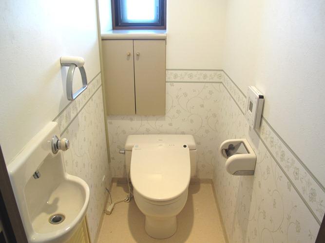 Toilet. Indoor (April 2013) Shooting