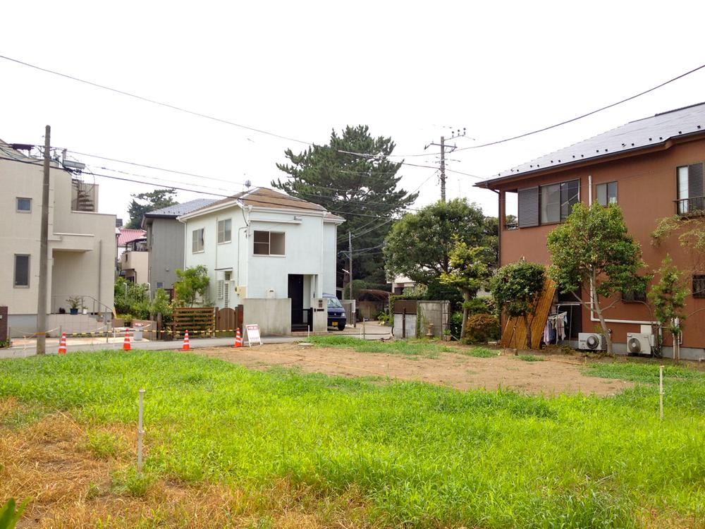 Local land photo. (Taken from the local back) is good per sun per south road. Peripheral is also a quiet residential area, while close to the station.
