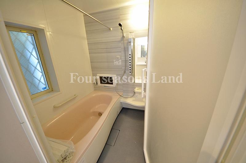 Bathroom. Indoor (12 May 2013) Shooting