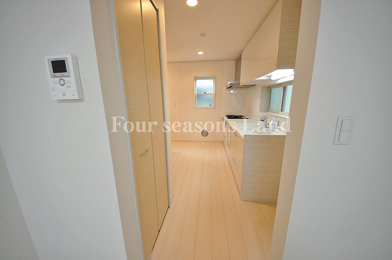 Kitchen. Indoor (12 May 2013) Shooting