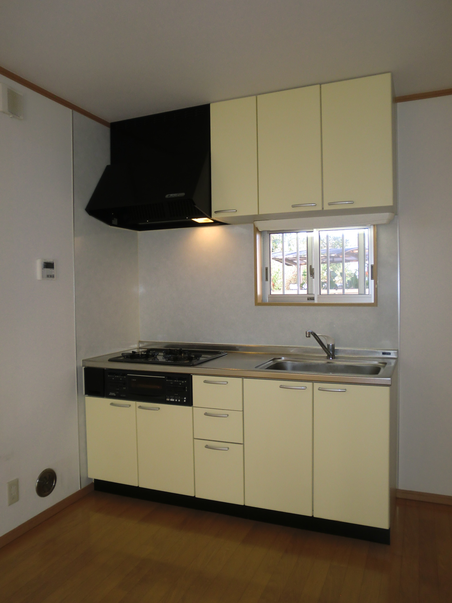 Kitchen. System kitchen, 3-neck is a stove